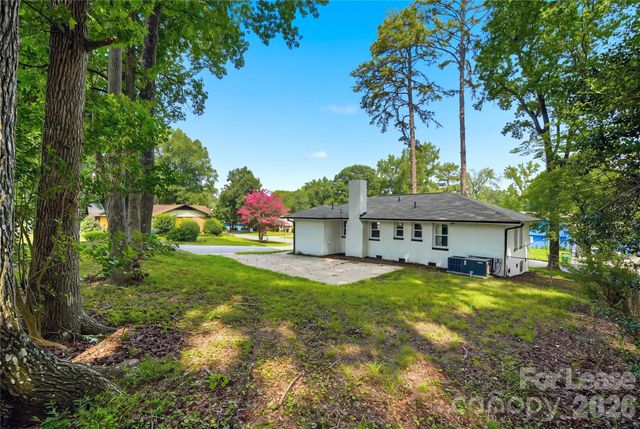 553 Derrydowne Drive, Charlotte, NC 28213
