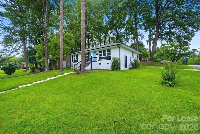 553 Derrydowne Drive, Charlotte, NC 28213