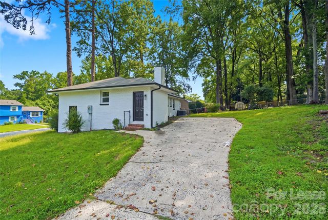 553 Derrydowne Drive, Charlotte, NC 28213