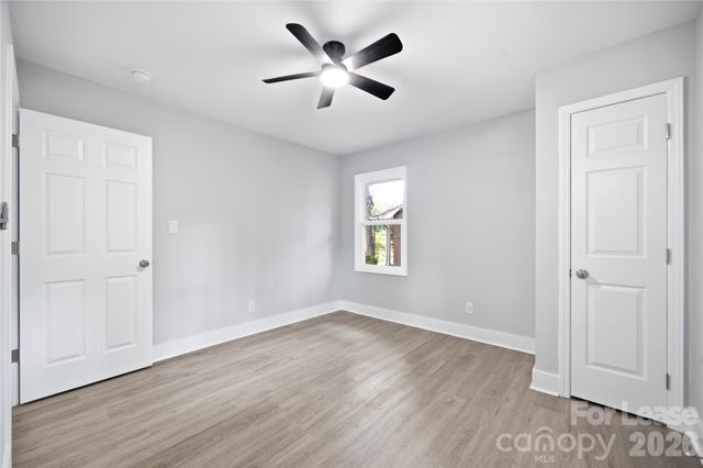 553 Derrydowne Drive, Charlotte, NC 28213