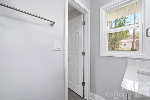 553 Derrydowne Drive, Charlotte, NC 28213