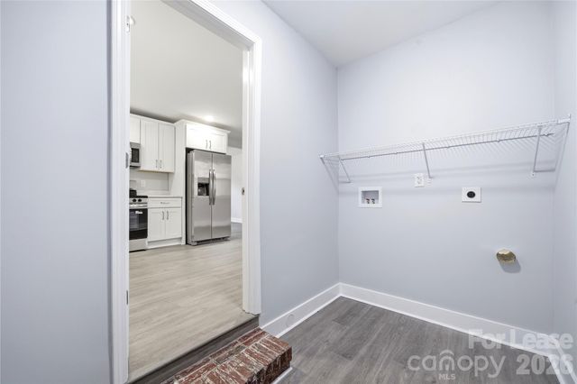 553 Derrydowne Drive, Charlotte, NC 28213