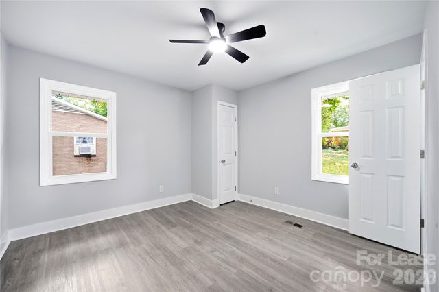 553 Derrydowne Drive, Charlotte, NC 28213