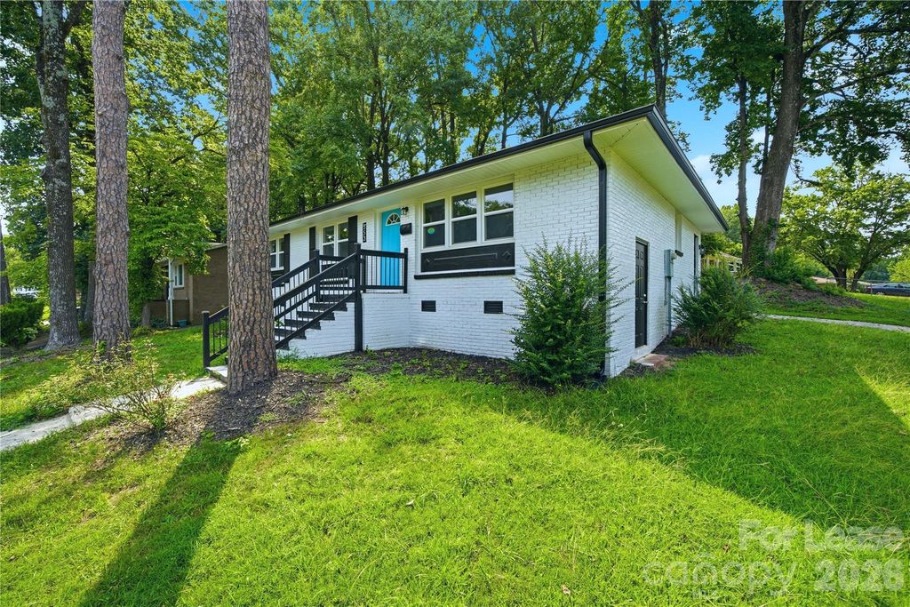 553 Derrydowne Drive, Charlotte, NC 28213