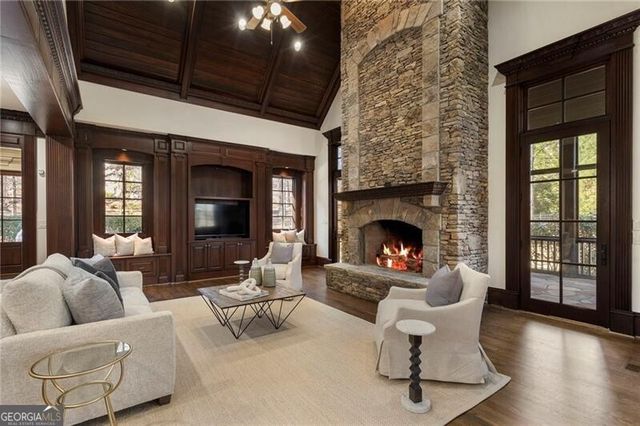 989 Middle Fork Trail, Suwanee, GA 30024