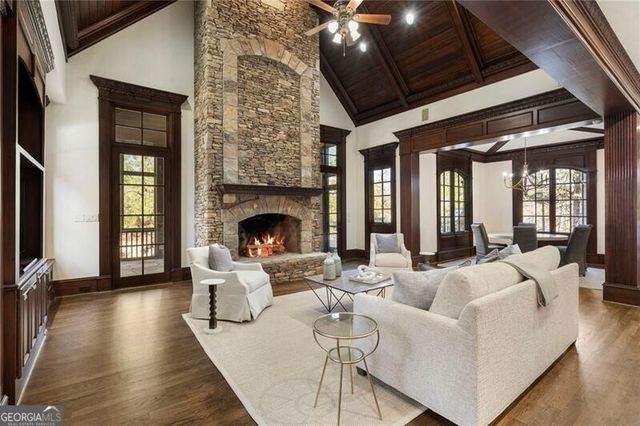 989 Middle Fork Trail, Suwanee, GA 30024