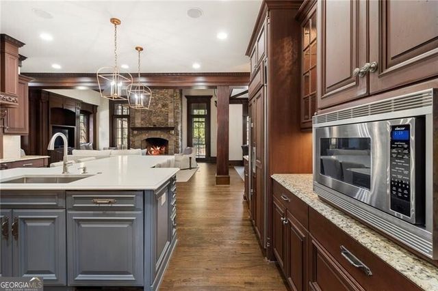 989 Middle Fork Trail, Suwanee, GA 30024