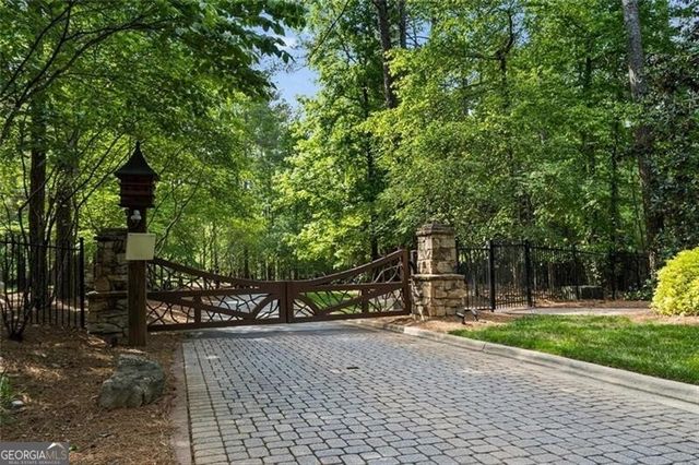989 Middle Fork Trail, Suwanee, GA 30024