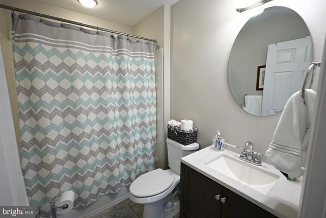 25 ABRAMS DR, Florence, NJ 08518
