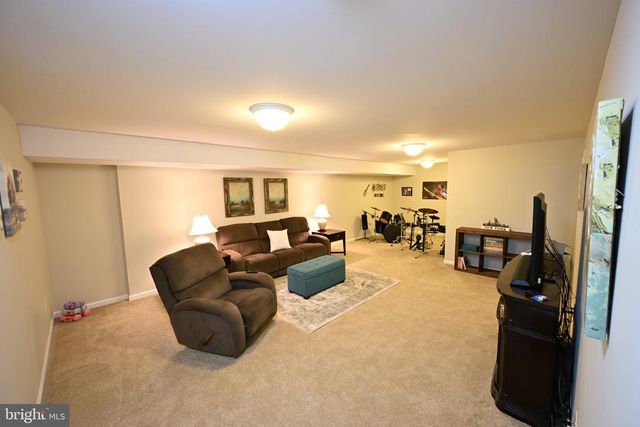 25 ABRAMS DR, Florence, NJ 08518
