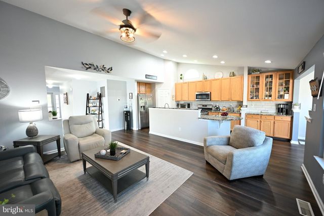 25 ABRAMS DR, Florence, NJ 08518