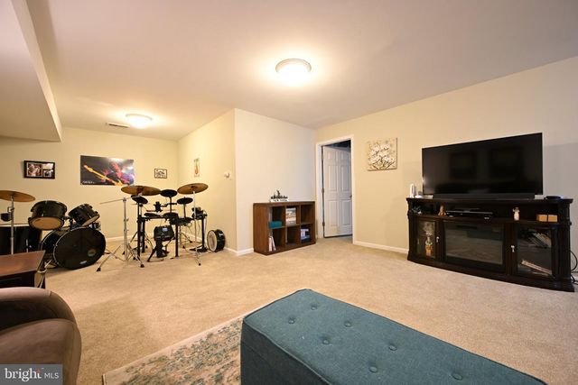 25 ABRAMS DR, Florence, NJ 08518