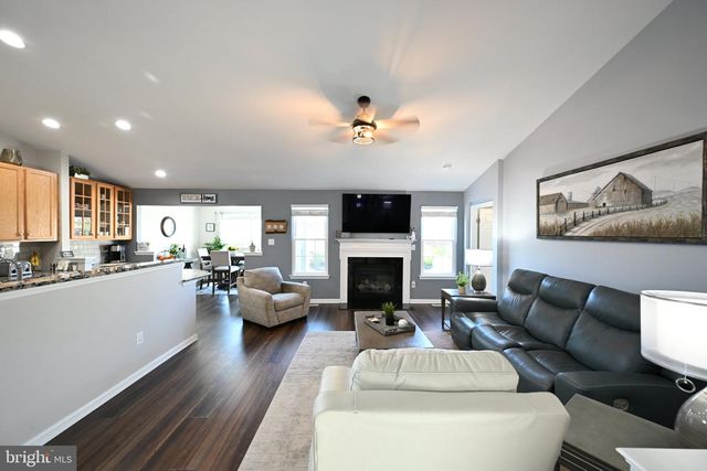 25 ABRAMS DR, Florence, NJ 08518