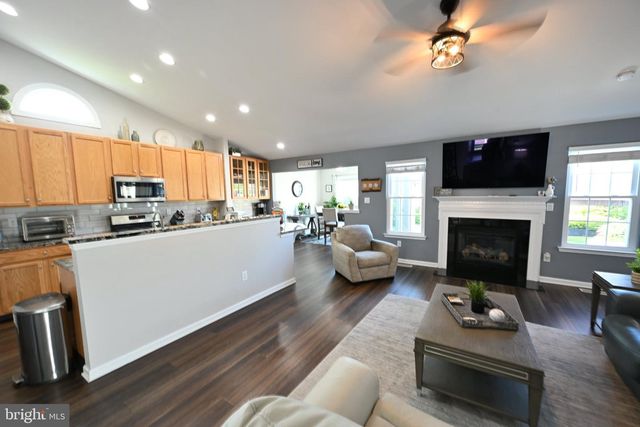 25 ABRAMS DR, Florence, NJ 08518