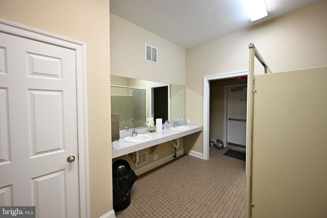 25 ABRAMS DR, Florence, NJ 08518