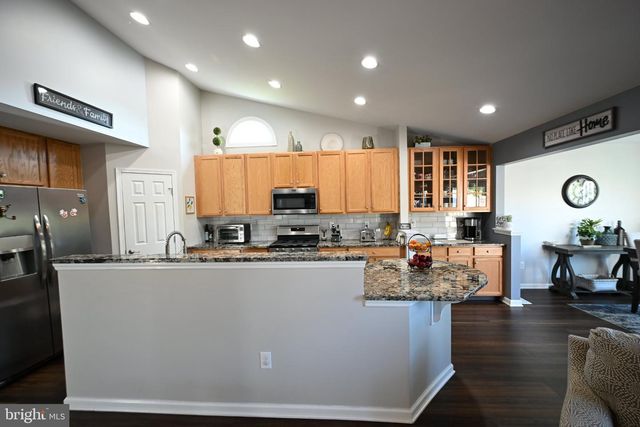 25 ABRAMS DR, Florence, NJ 08518