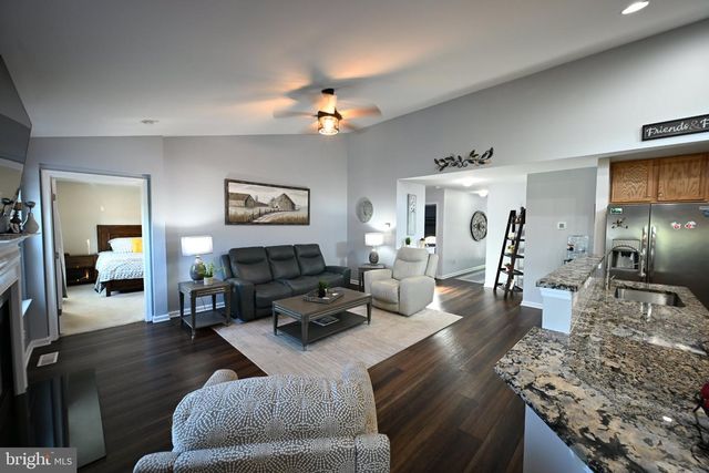 25 ABRAMS DR, Florence, NJ 08518