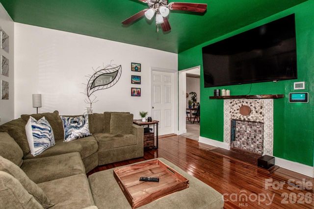 1204 E Catawba Street, Belmont, NC 28012
