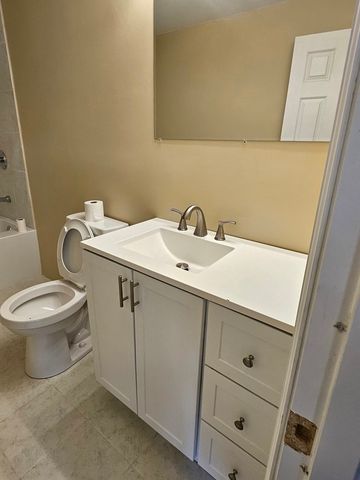 3015 Ezekiel Avenue, Zion, IL 60099