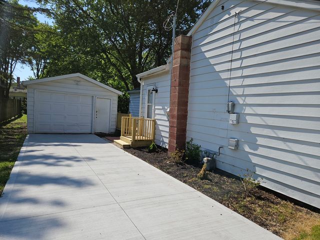 3015 Ezekiel Avenue, Zion, IL 60099