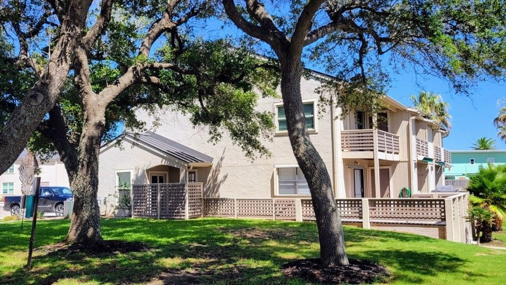 2004 Bayhouse Dr 2004, Rockport, TX 78382 — photo 2
