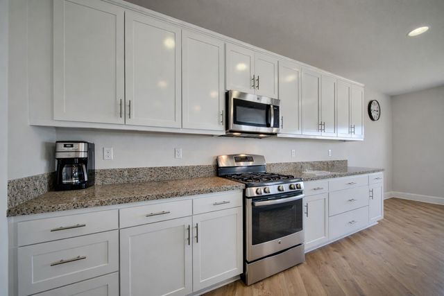 1080 Mariners Dr, Lathrop, CA 95330