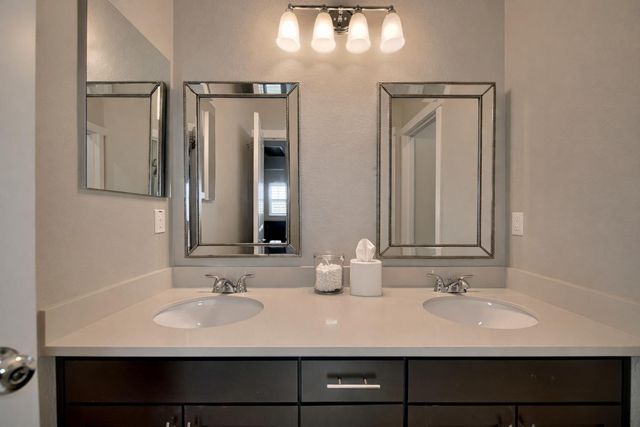 1080 Mariners Dr, Lathrop, CA 95330