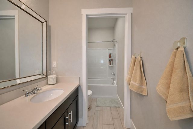 1080 Mariners Dr, Lathrop, CA 95330