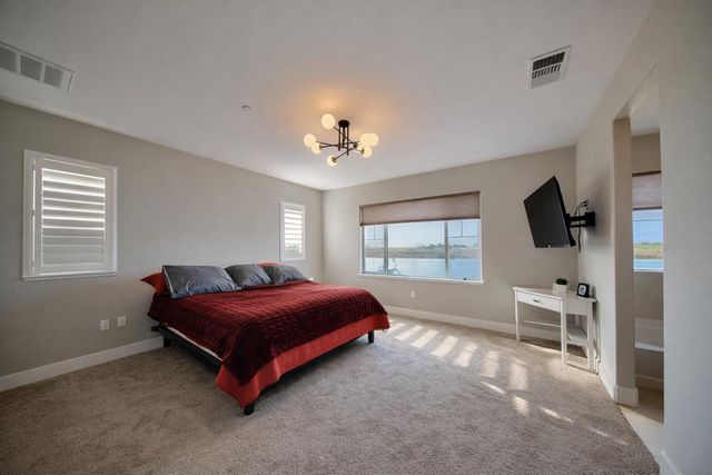 1080 Mariners Dr, Lathrop, CA 95330