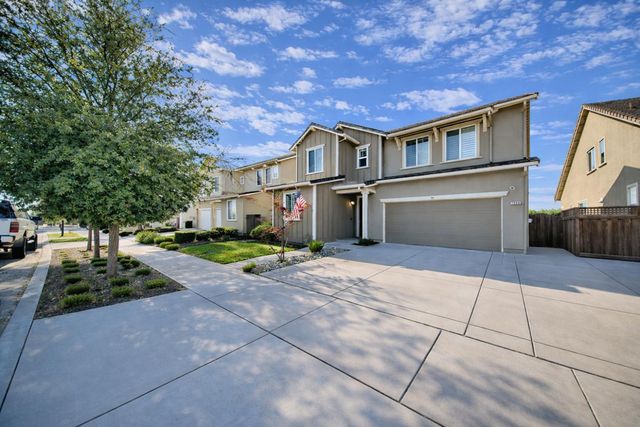 1080 Mariners Dr, Lathrop, CA 95330