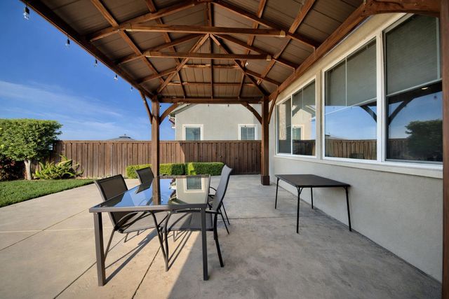 1080 Mariners Dr, Lathrop, CA 95330