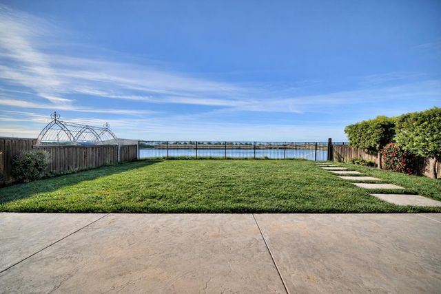 1080 Mariners Dr, Lathrop, CA 95330