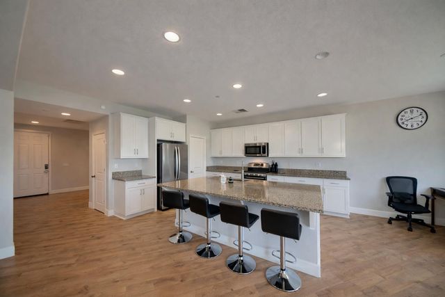 1080 Mariners Dr, Lathrop, CA 95330