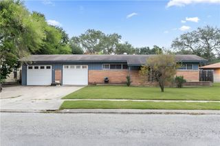 4402 Dolphin Pl, Corpus Christi, TX 78411