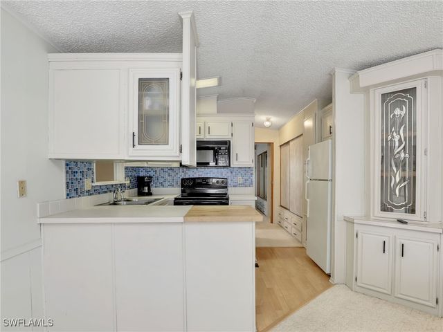 160 Cheetah DR 160, Naples, FL 34114