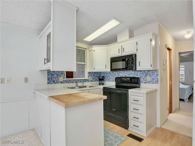 160 Cheetah DR 160, Naples, FL 34114