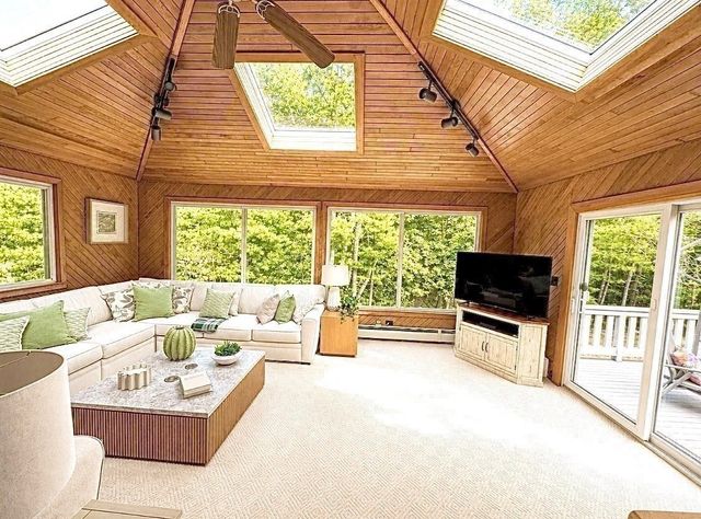 18 Lido, Bedford, MA 01730
