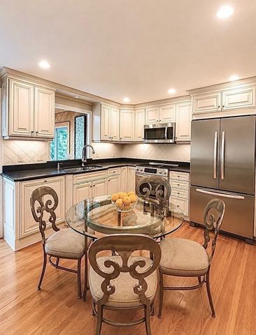 18 Lido, Bedford, MA 01730