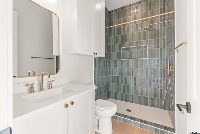 17180 Woodcrest Circle, Lindale, TX 75771