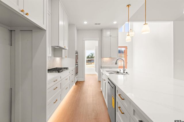 17180 Woodcrest Circle, Lindale, TX 75771