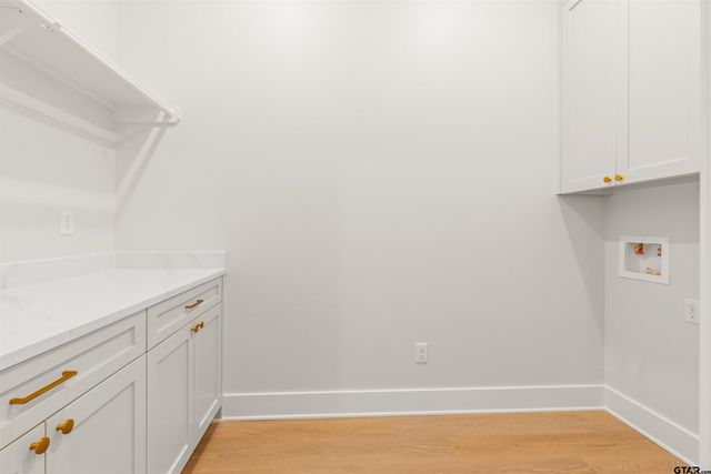 17180 Woodcrest Circle, Lindale, TX 75771