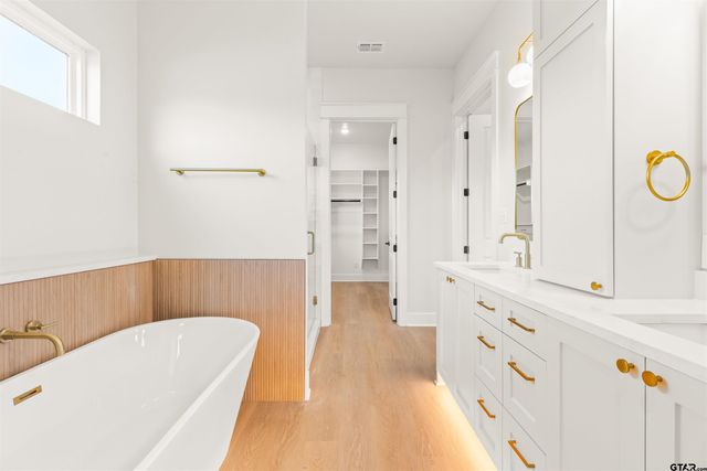 17180 Woodcrest Circle, Lindale, TX 75771