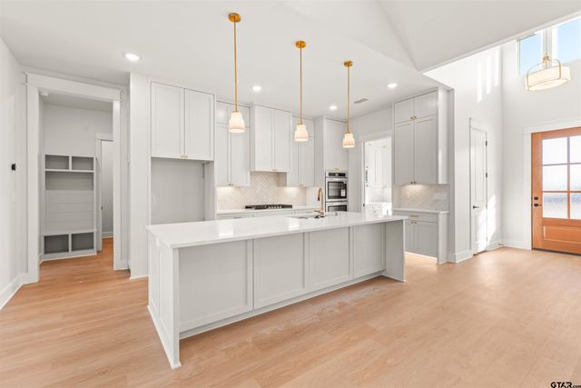 17180 Woodcrest Circle, Lindale, TX 75771