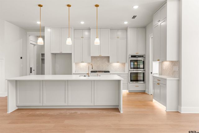 17180 Woodcrest Circle, Lindale, TX 75771