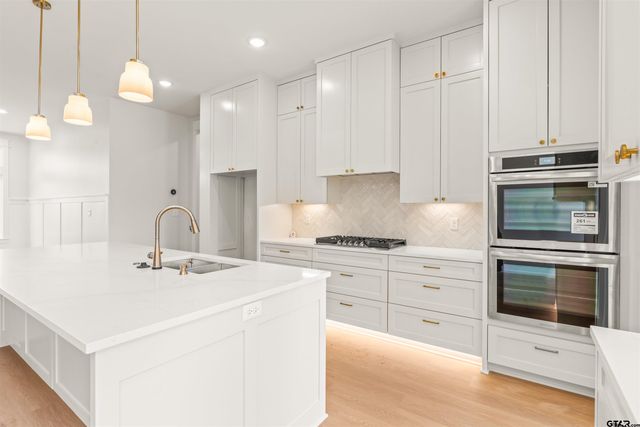 17180 Woodcrest Circle, Lindale, TX 75771