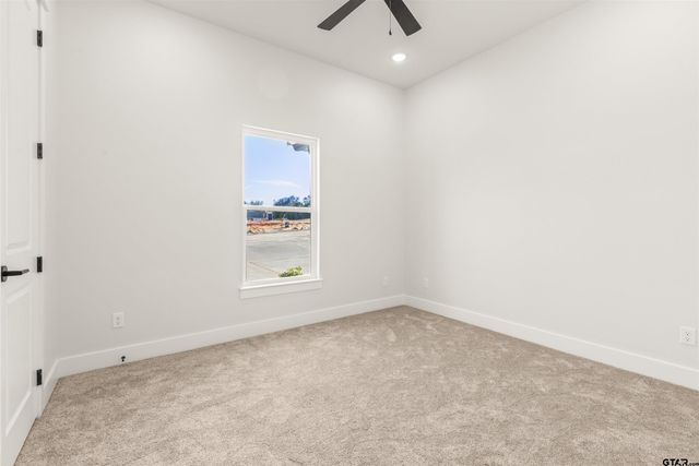 17180 Woodcrest Circle, Lindale, TX 75771