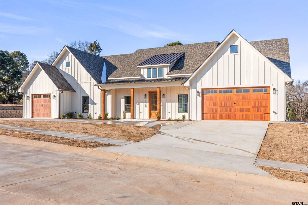 17180 Woodcrest Circle, Lindale, TX 75771