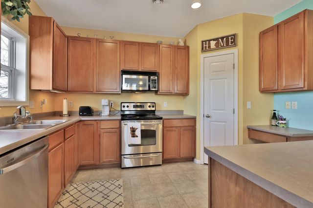 10740 Town Square Drive NE G, Blaine, MN 55449