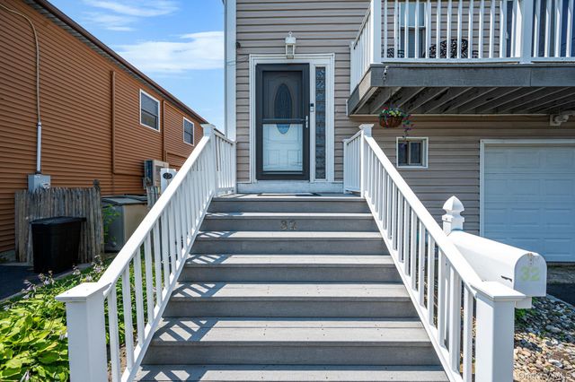 32 Yacht Club Road, Babylon, NY 11702