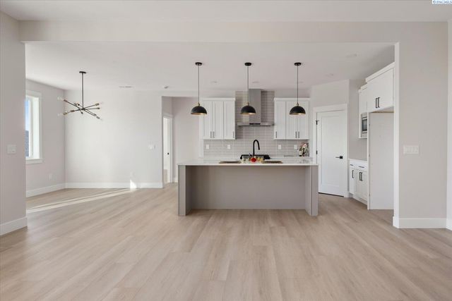7151 W 35th Ave, Kennewick, WA 99338